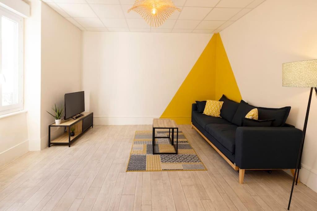 Le Cosy C - T2 Tout Equipe - Centre-Ville Gare Монлюсон Экстерьер фото